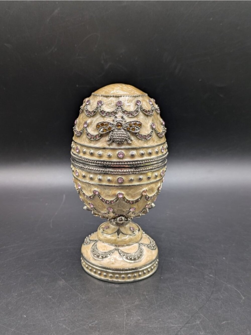 Vtg Jeweled Egg Music Trinket Box Cream Enamel Pink Rhinestone Bumble Bee Accent
